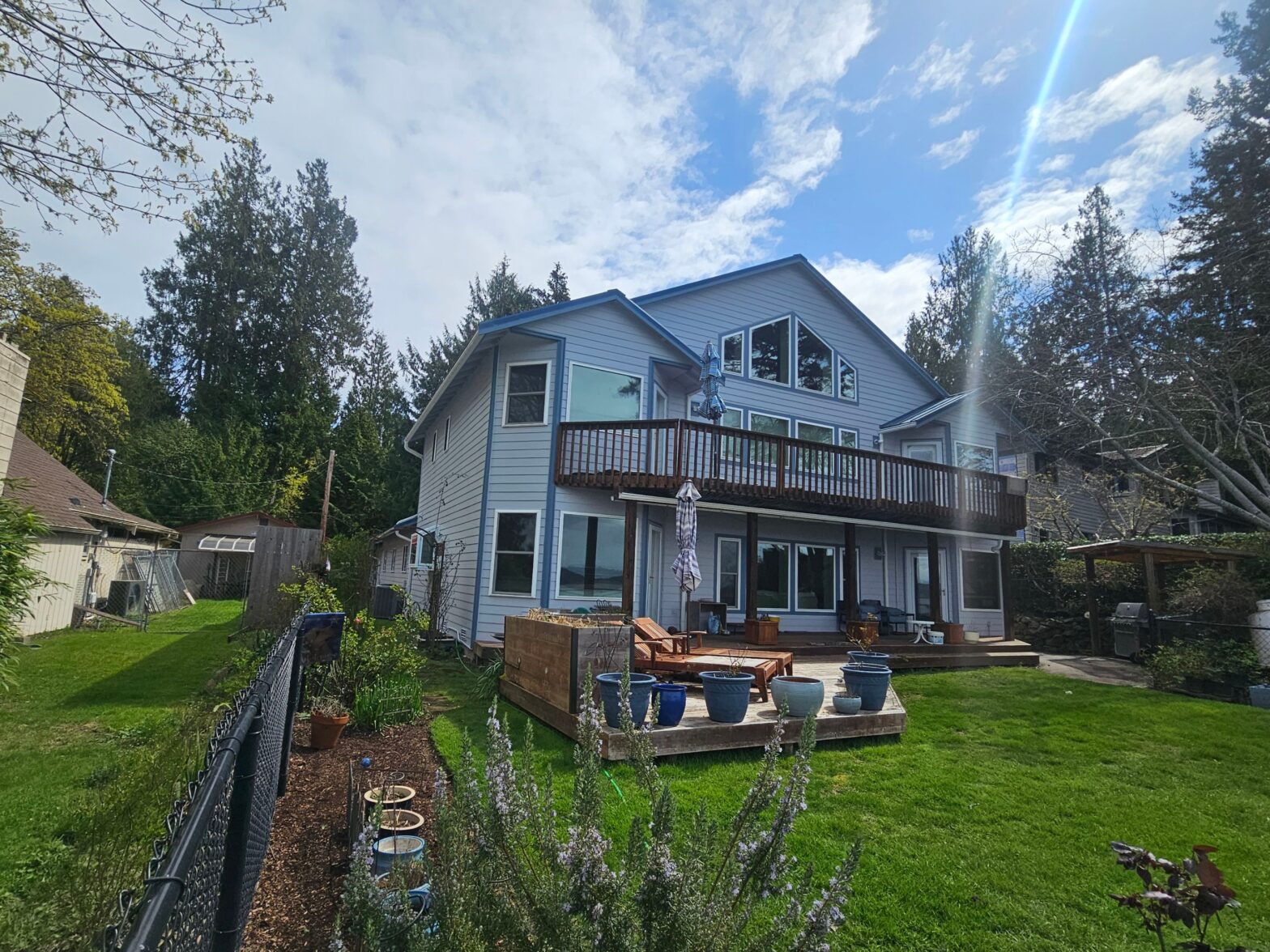 Exterior painting in Tumwater, Olympia, and Lacey. Flying Colors is the largest residential painter in the area.